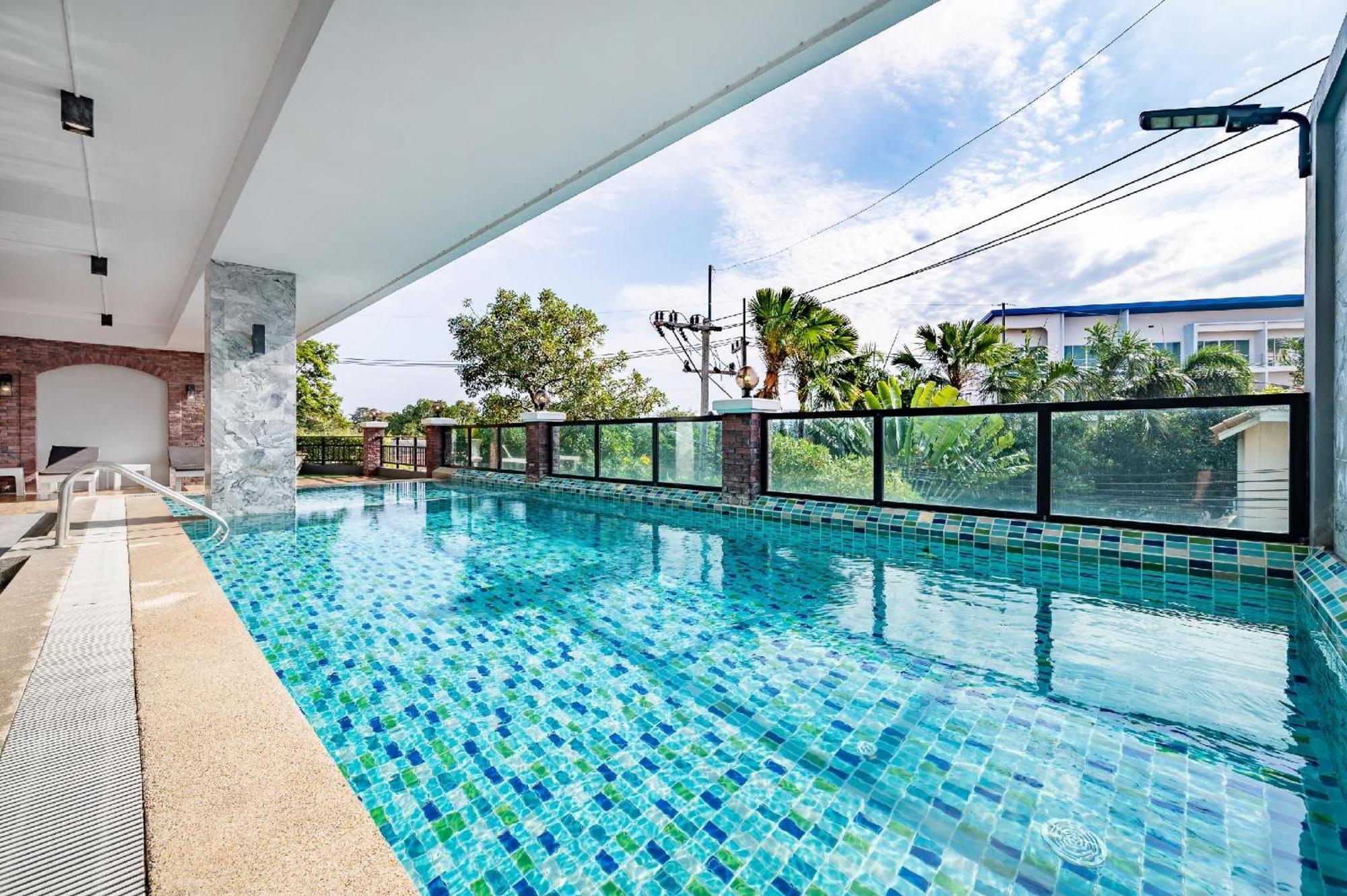 The Corner Lodge Pattaya Exterior foto